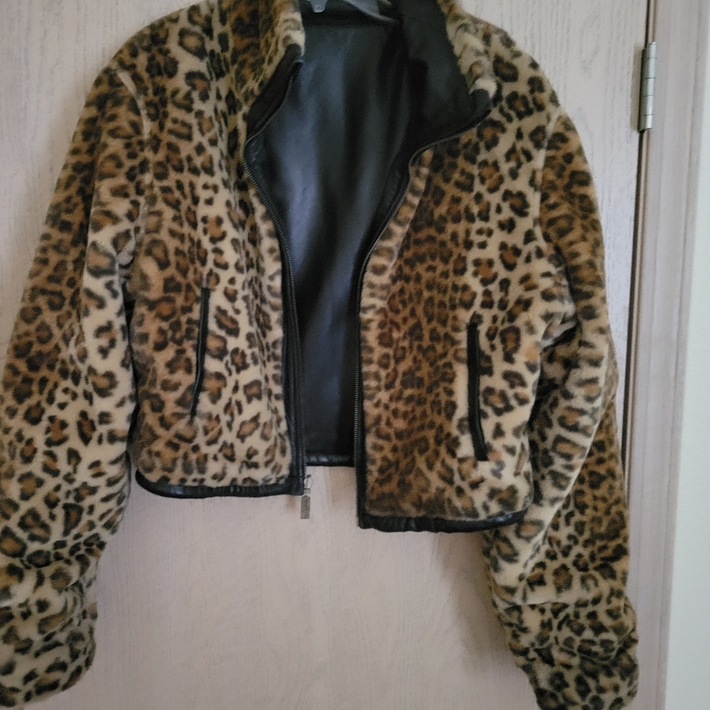 REVERSABLE KENNETH COLE NEW YORK LEATHER/LEOPARD JACKET - Picture 2 of 11